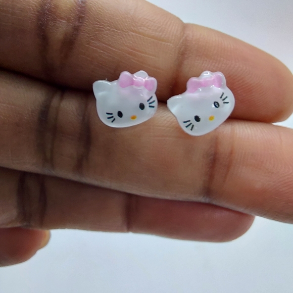 Cute Hello Kitty Stud Earrings - Picture 3 of 14